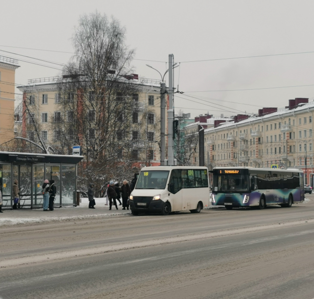 Мурманская пенсионерка получила травму в автобусе: женщину увезли в медучреждение Транспорт