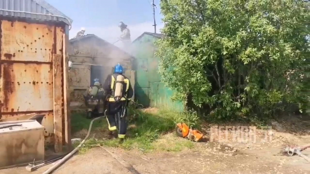 В Мурманске произошел пожар в гаражном кооперативе Пожар