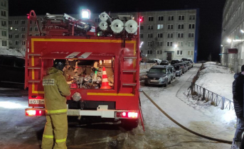 Крупный пожар 8 человек эвакуировали из жилого дома в Мурманской области