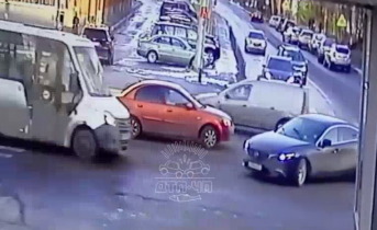 Момент ДТП в центре Мурманска попал на видео ДТП