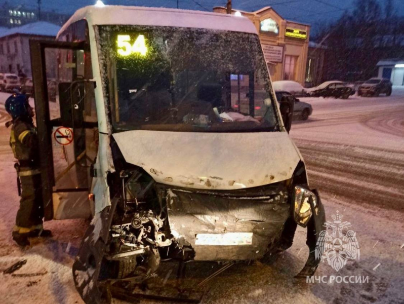 В Мурманск произошло ДТП с участием маршрутки. ДТП