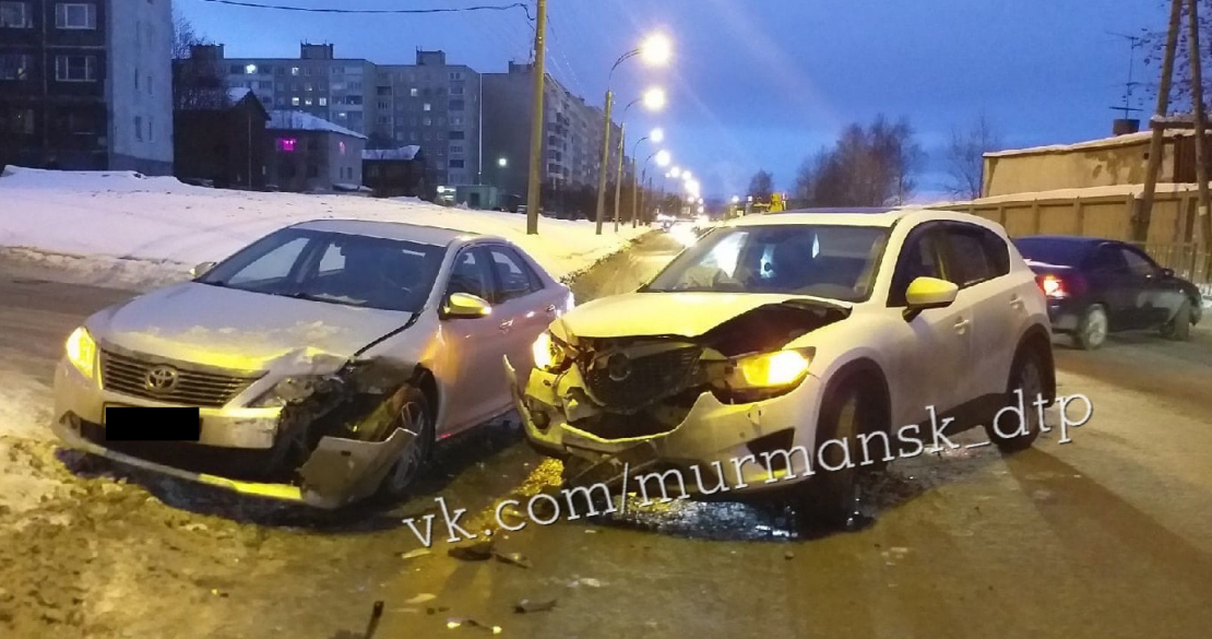 На перекрестке в Мурманске произошла серьезная авария ДТП