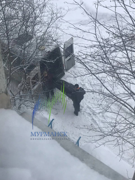 В Мурманске нашли труп в подъезде Мурманск