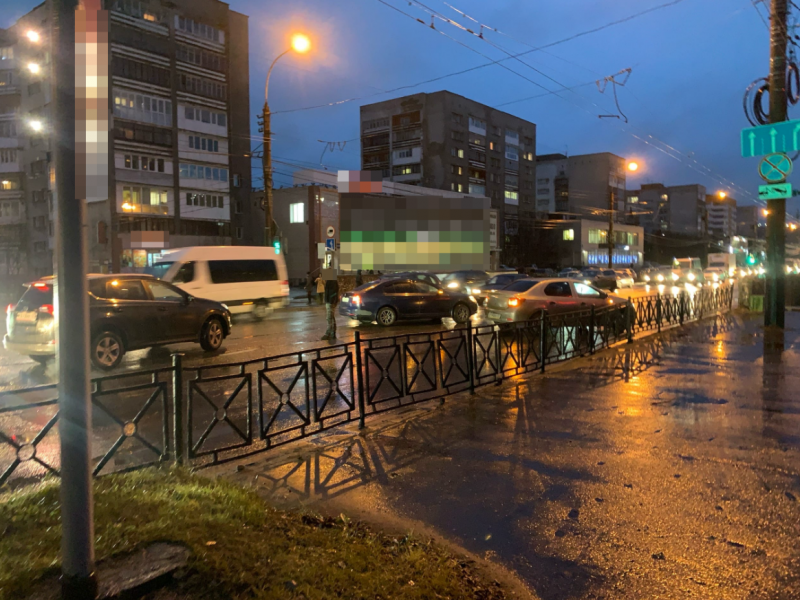 Водители встали в гигантской пробке в Мурманске Пробка