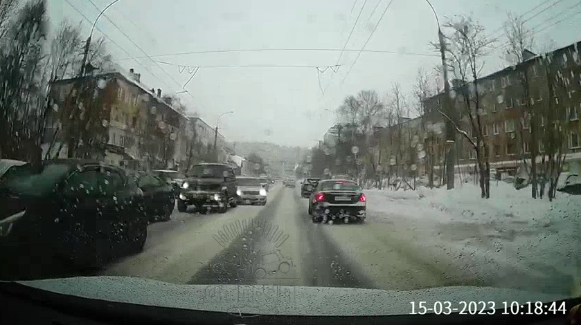 Избежал аварии в Мурманске Дорога
