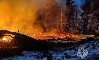 В Апатитах сгорело строение Пожар