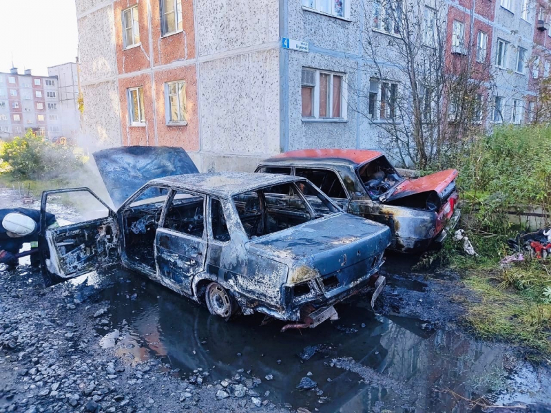 В Мурманской области сгорели два автомобиля Автомобили
