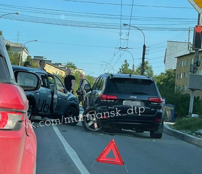 Мурманские водители встали в огромной пробке из-за ДТП ДТП