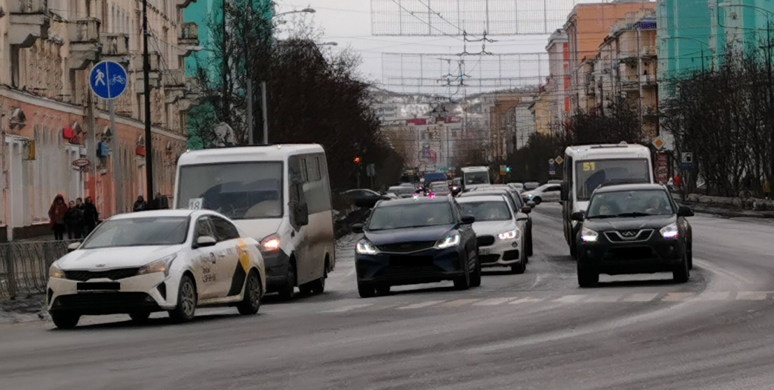 В Мурманской области подешевел бензин Машины