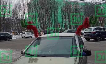 Необычный новогодний автомобиль увидели в Мурманске Необычный новогодний автомобиль увидели в Мурманске