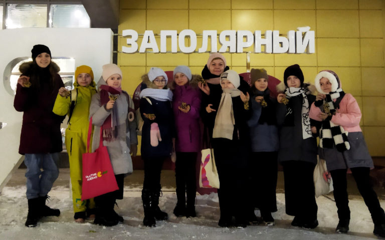 Волонтеры в Заполярном проводят экоуроки, собирают пластик и подкармливают птиц