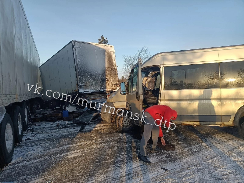 В массовой аварии на трассе в Мурманской области пострадал человек ДТП
