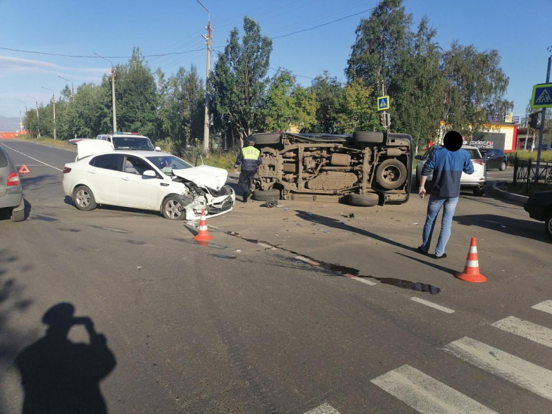 Страшная авария в Мончегорске: внедорожник перевернулся, есть пострадавший ДТП