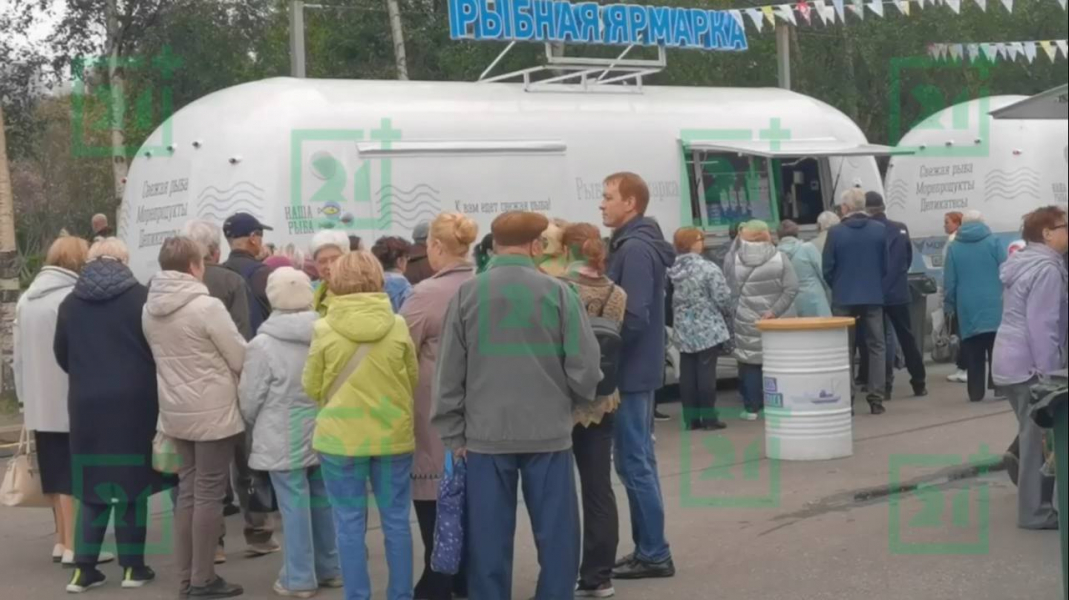 Рыбная ярмарка в центре Мурманске вызвала огромный ажиотаж Ярмарка