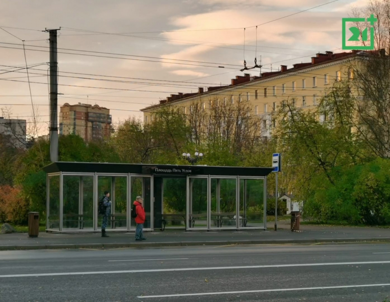 В центре Мурманска смонтировали теплую остановку Остановка