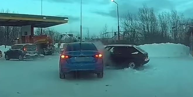 Нелепое ДТП в Мурманской области попало на видео ДТП