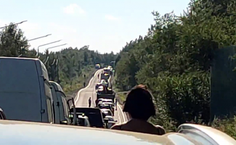 Гигантская пробка собралась на трассе в Мурманской области Пробка