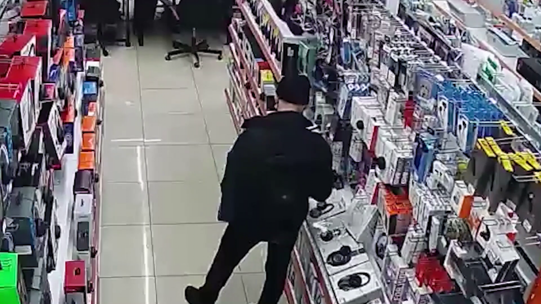 Кража в мурманском магазине попала на видео Кража