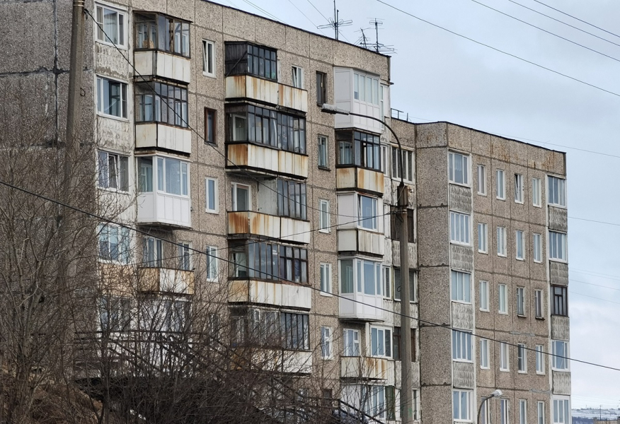 Мужчина заплатил почти 2 млн, чтобы продать квартиру в Мурманской области Дом