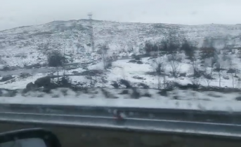 Город в Мурманской области завалило снегом Снег