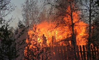 В Мурманской области произошло возгорание сразу нескольких строений Пожар