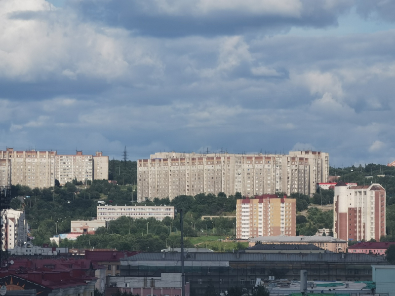 В подвале жилого дома в Мурманске обнаружили труп мужчины Дом