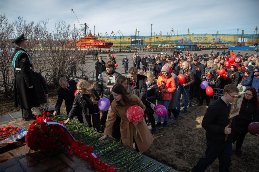 В Мурманске почтили память портовиков, погибших в годы Великой Отечественной войны В Мурманске почтили память портовиков, погибших в годы Великой Отечественной войны