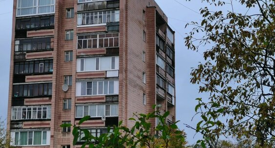Проследил и напал в подъезде. Северянка стала жертвой преступника в Мурманской области Мурманск