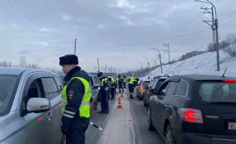 Водителей с тонировкой массово останавливают в Мурманске Проверка