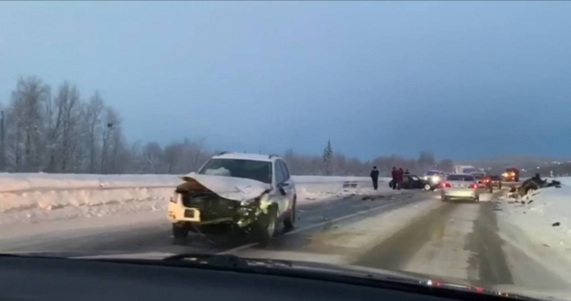 Последствия страшной аварии на трассе возле Мурманска попали на видео Авария