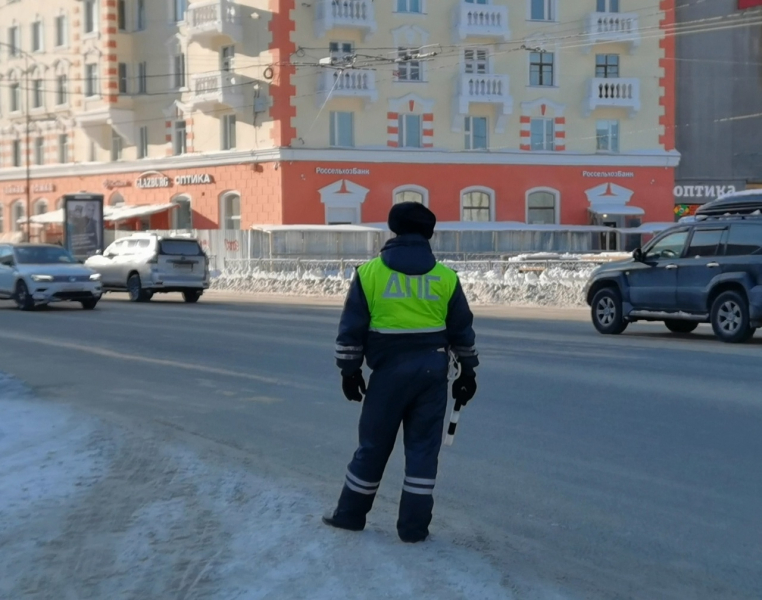 Рейд в Мурманске Инспектор ГИБДД