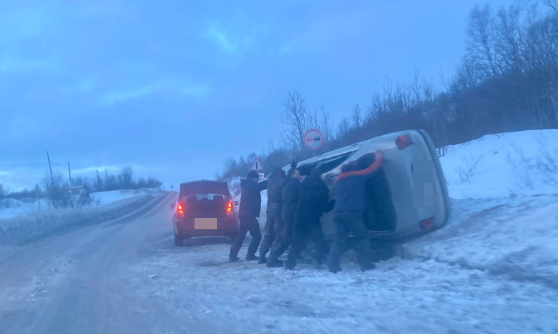 Машина перевернулась на крышу Авария в Мурманской области