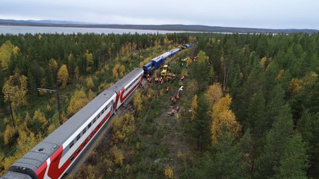Появилось видео с места происшествия с пассажирским поездом в Мурманской области Поезд