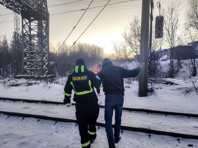 В Мурманской области помогли попавшему в беду мужчине Спасатели