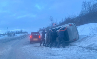 Машина перевернулась на крышу Авария в Мурманской области