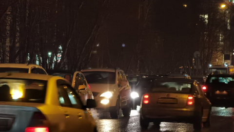Огромная пробка. Северяне не успевают добраться на работу Дорога