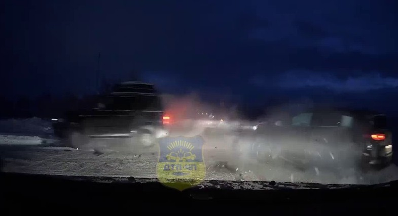 Момент аварии на трассе в Мурманской области попал на видео Авария