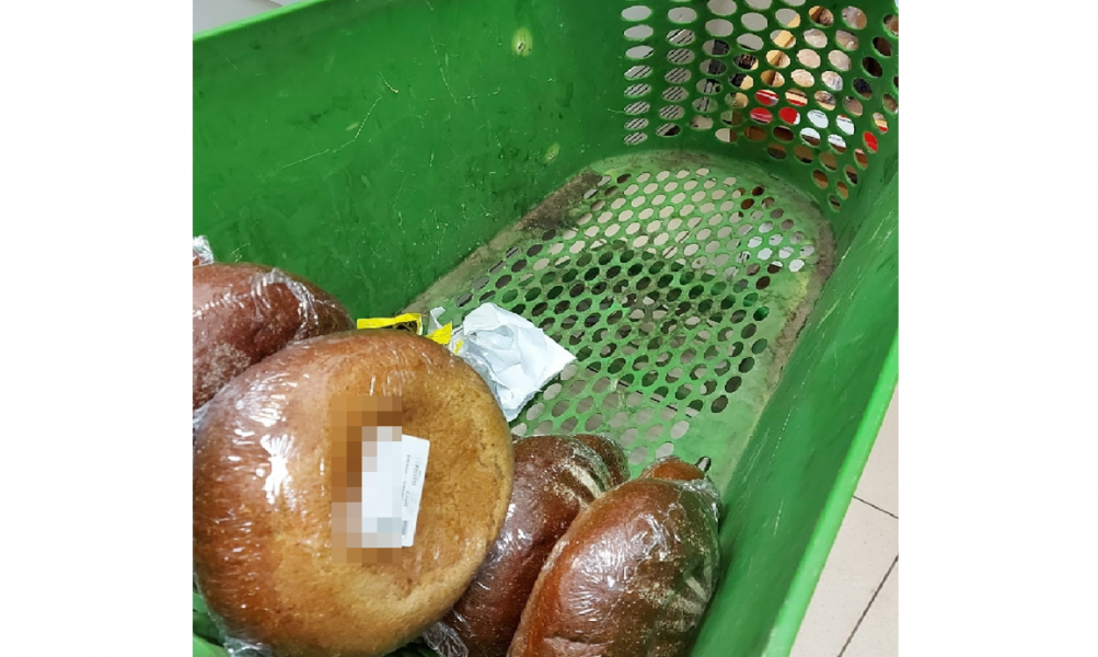 Ситуация в магазине крупной торговой сети в Мурманске возмутила покупателя Хлеб