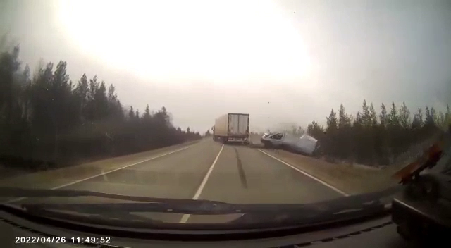 Момент смертельной аварии на трассе в Мурманской области попал на видео Авария