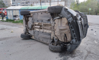 Автомобиль врезался в цветочный павильон и перевернулся в Заполярье ДТП