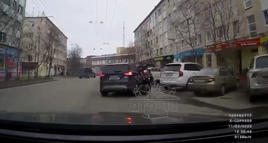 Машина столкнулась с мотоциклом Авария