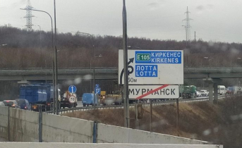 На подъезде к Мурманску образовалась гигантская пробка, фото Пробка