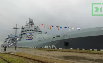 Десантный корабль зашел в Мурманске Иван Грен