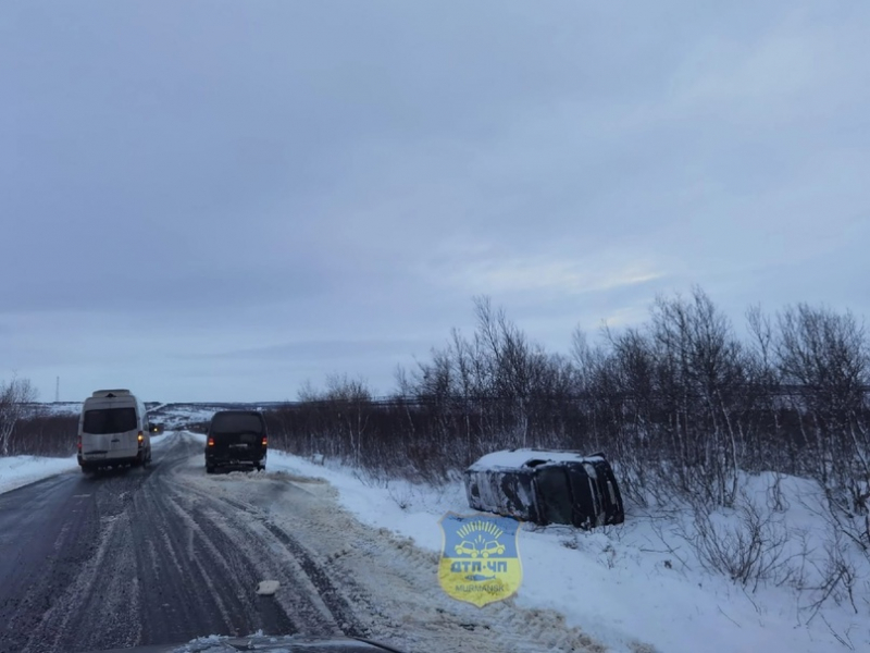 На трассе в Мурманской области перевернулся автомобиль Авария