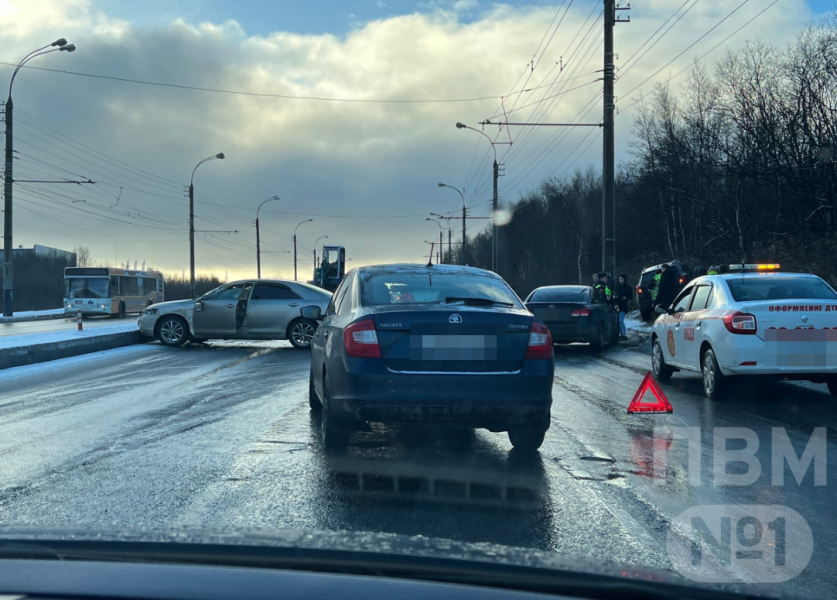 Водители застряли в километровой пробке в Мурманске Авария
