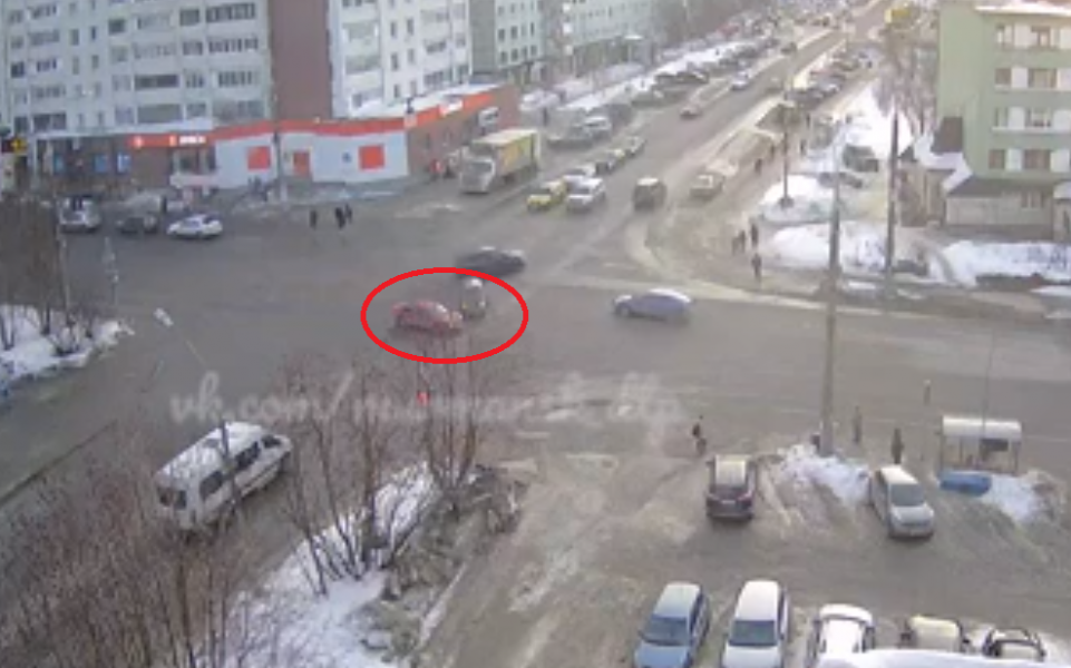 Момент ДТП в центре Мурманска попал на видео ДТП
