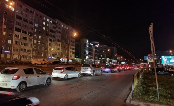 В Мурманске водители застряли в пробке протяженностью 1,5 км пробка