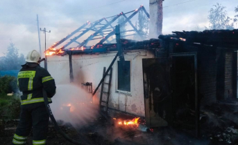 Жилой дом сгорел в Мурманской области Дом