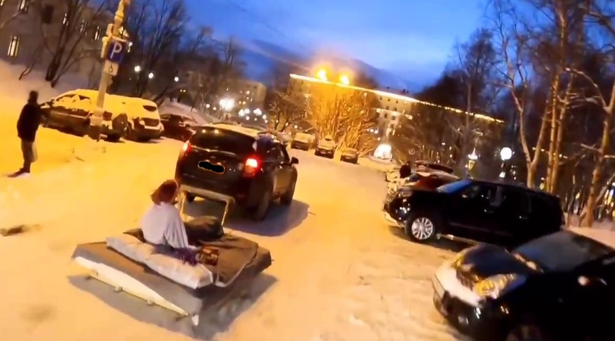 Резонансное видео в Мурманске Дорога