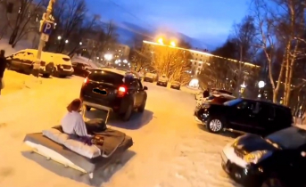 Резонансное видео в Мурманске Дорога